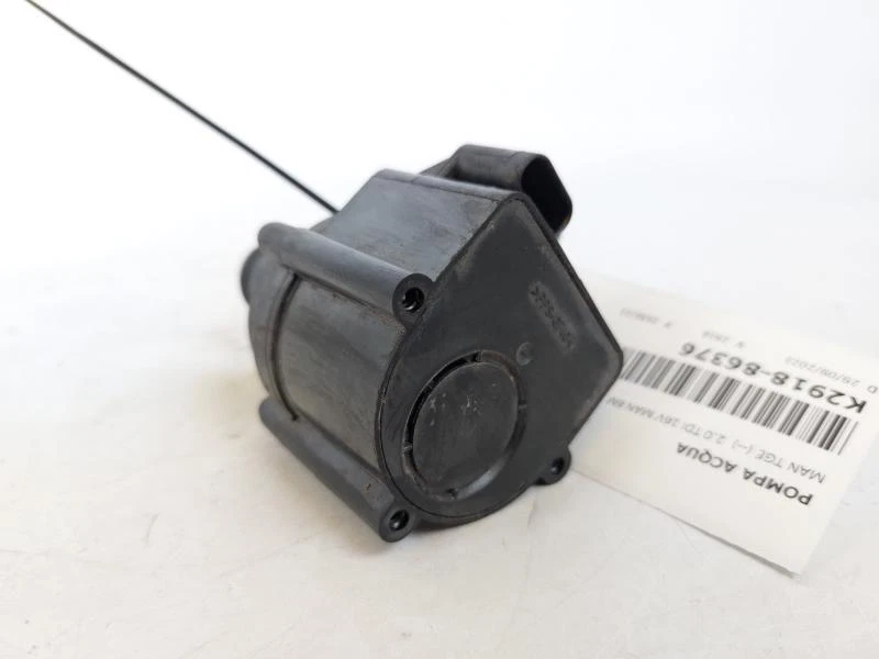 5Q0965561B POMPA ACQUA MAN TGE (--) 2.0 TDI 16V MAN 6M 140CV 2021 3P FURGONE - Immagine 2 di 3