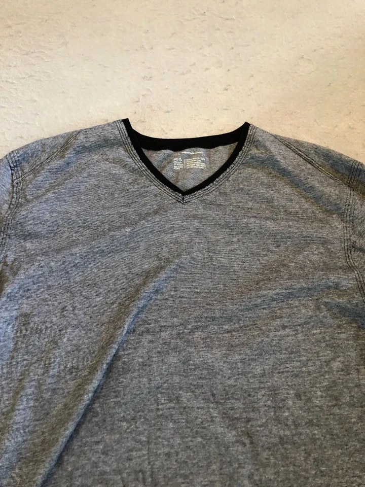 Camisa para hombre I.N.C International Concepts 2XL negra a rayas cuello en V Foto 2 de 4