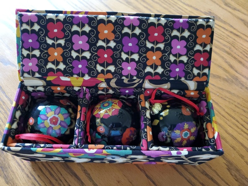 NIP Set of  3 Vera Bradley  Christmas Ornaments in Rare, Retired Suzani Pattern