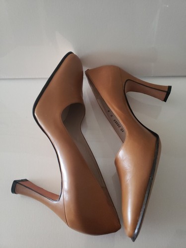 Martinez Valero Size 40 (Size 10 M) Women's High Heel Pumps - Picture 6 of 11