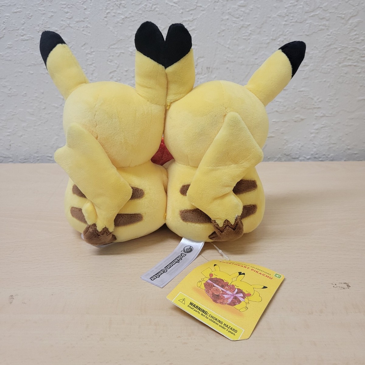 PAIRED SWEETHEART PIKACHU CELEBRATION WITH HEART ROSES