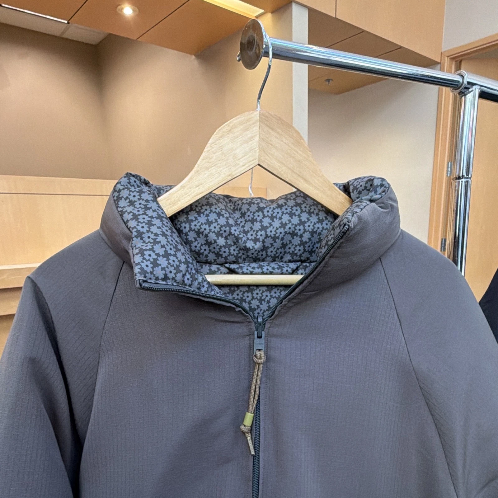 Acne Studios Men's Gray Full Zip Insulated Puffer Jacket Reversible 46 - product detail image 2