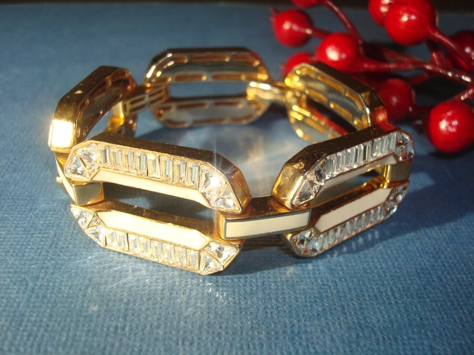 RARE HENRI BENDEL HEAVY LINK BRACELET SWAROVSKI BAGUETTES WHITE ENAMEL GOLD/PLT - Image 2 of 4