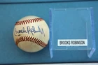 BROOKS ROBINSON BALTIMORE ORIOLES VINTAGE AUTOGRAPHED BASEBALL WITH SHOWCASE