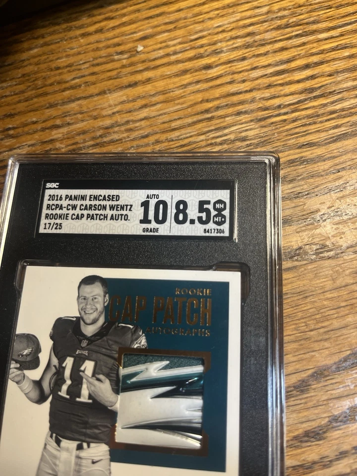 POP *1* Carson Wentz RPA Sgc 8.5 Auto 10. /25. Parche de gorra de novato Foto 3 de 4