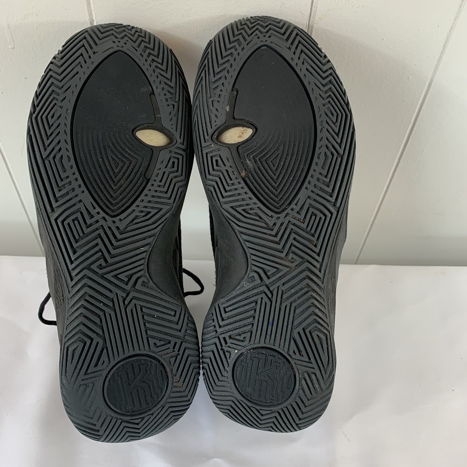 Nike Kobe Kyrie Flytrap II Black Gold Basketball Shoe… Gem