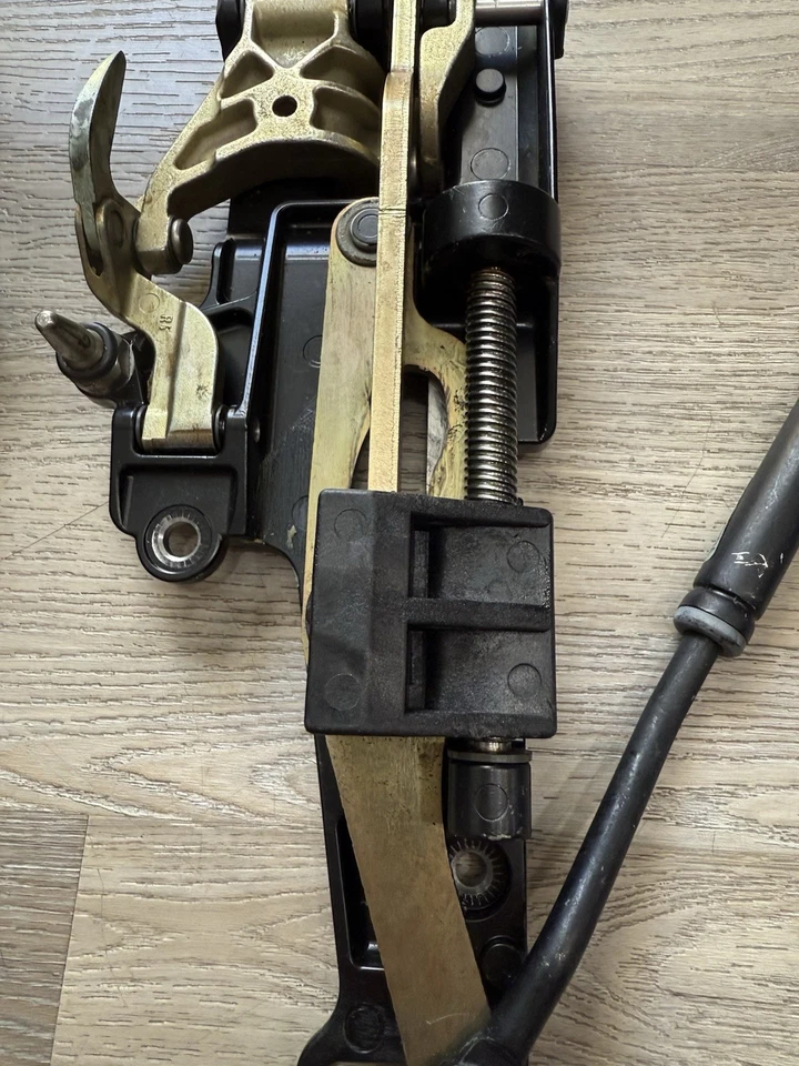 2000-2006 BMW E46 325Ci 330Ci 328Ci Convertible Soft Top Locking Latches L&R - Image 4 of 4