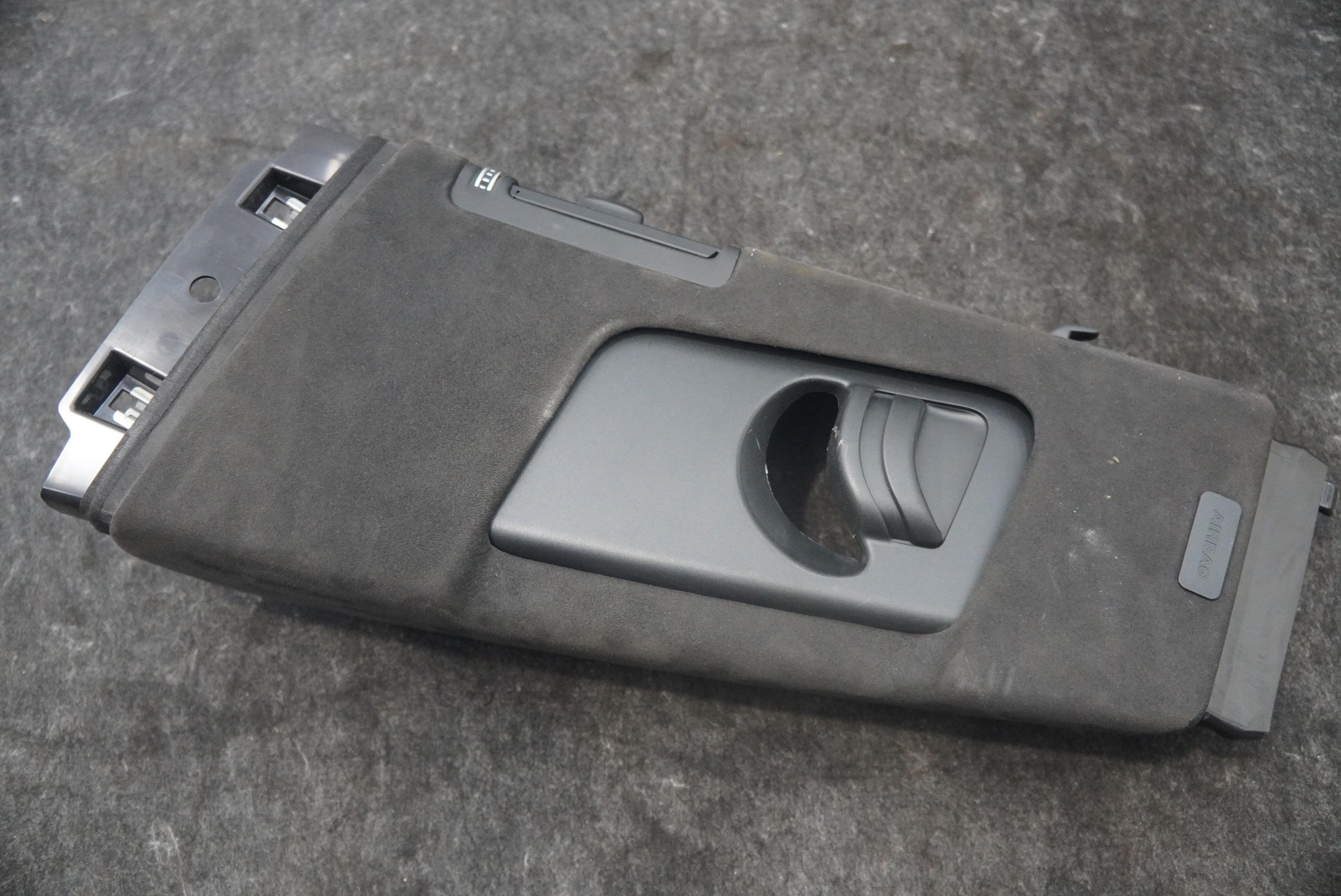 Left Center Upper B Pillar Cover Trim Panel 4ML867243 BJR7 Lamborghini Urus 2019