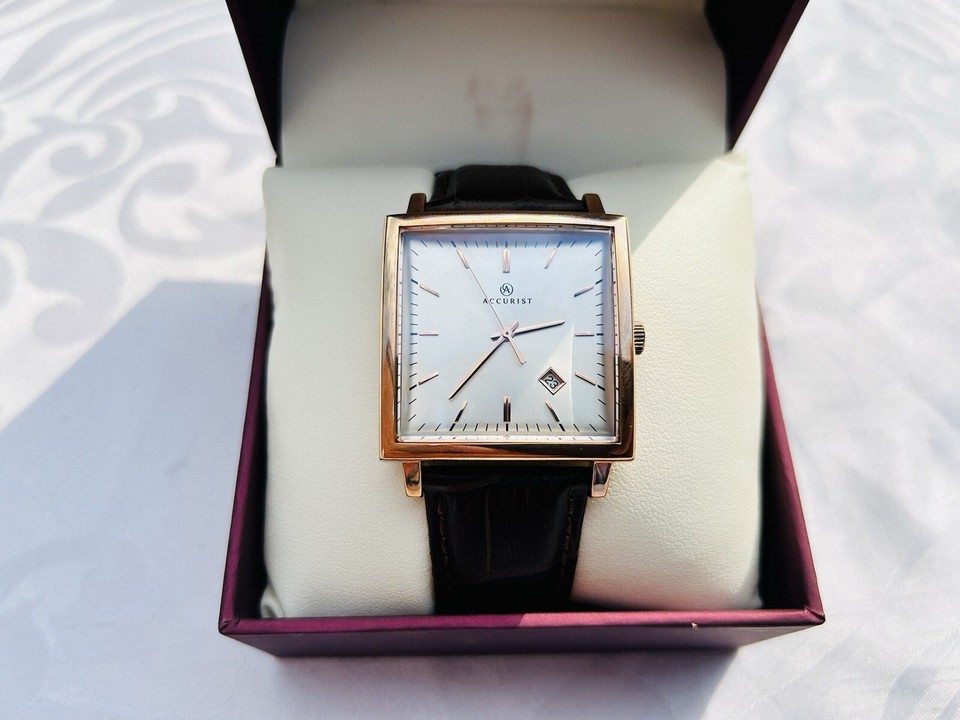 Accurist Quartz Watch Dress Watch Model 7030 Brown Leather Strap