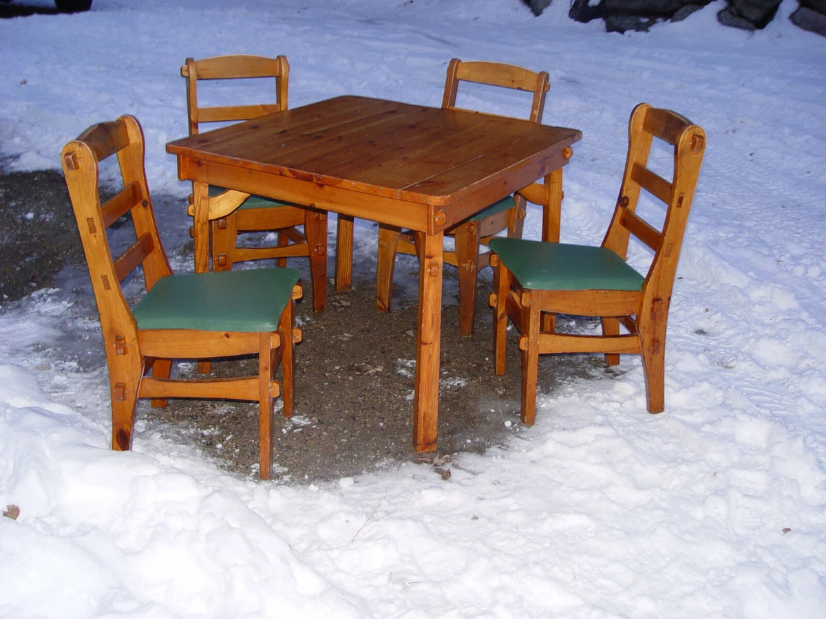 Antique pine table outlet and chairs