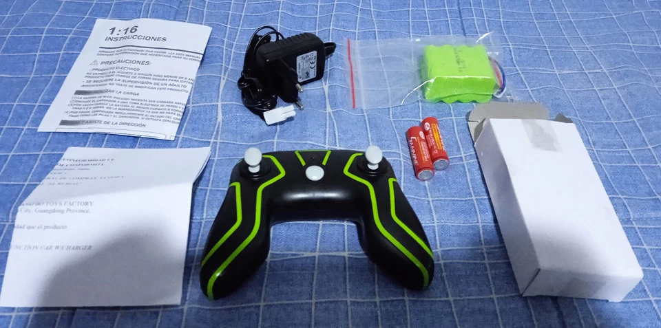 ATOM MAX FANCY Stunt R/C verde 2,4 GHz 1:16 usato - Immagine 2 di 4