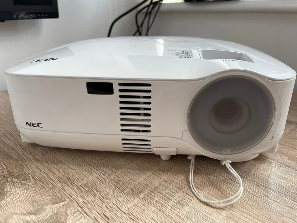 NEC VT595 Portable Multimedia LCD Projector Working Lamp 82% Lamp LIFE LEFT - Image 3 of 4