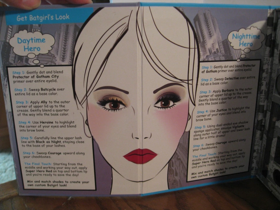 Batgirl - Beauty Book - Eyeshadow, Eyeliner, Blush, Primer, Lip Gloss -  2016 - Image 4 of 4