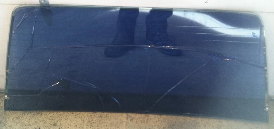 1986 - 1987 宝马 325es 325e ~ 后窗玻璃 ~ 原始设备制造商零件 — 第 2/3 张图片