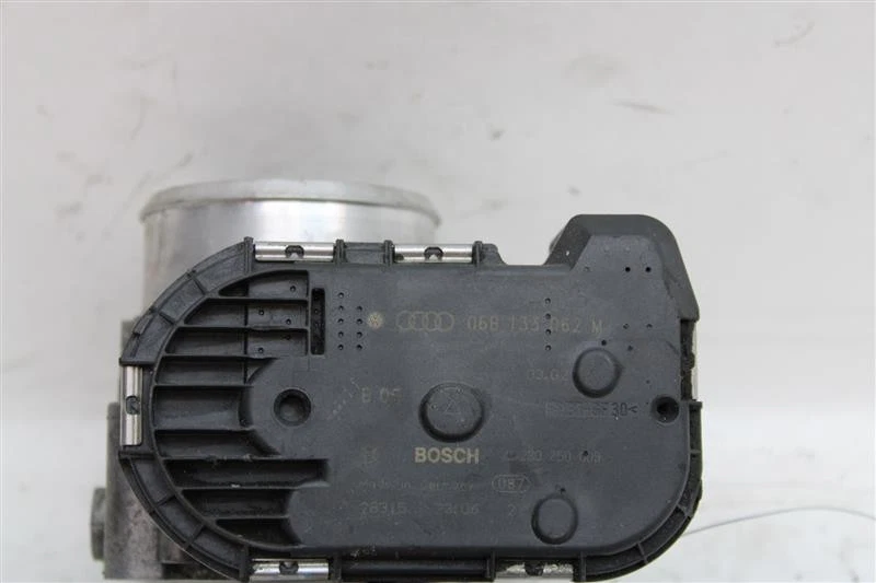 Used Fuel Injection Throttle Body fits: 2002 Audi A4 1.8 Grade A Foto 2 de 4