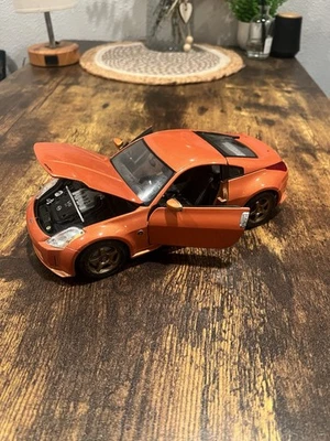 Maisto Special Edition 1:18 Diecast Nissan 350Z Model READ - Photo 1/4