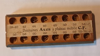 assortiment de 28 axes à plateau mobiles
