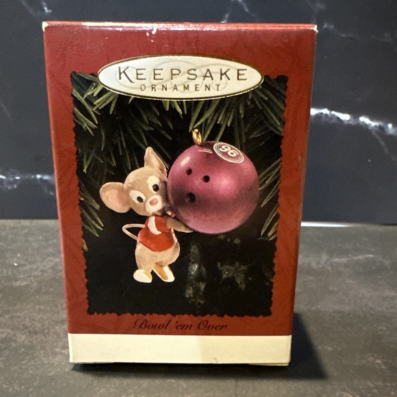 Hallmark Keepsake Christmas Ornament Bowl Em Over Bowling Mouse 1996 Sports New
