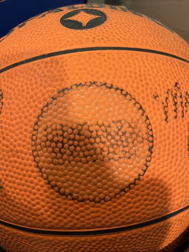Magic Johnson Signed Spalding Basketball With Artwork / Needs Air - Picture 5 of 6