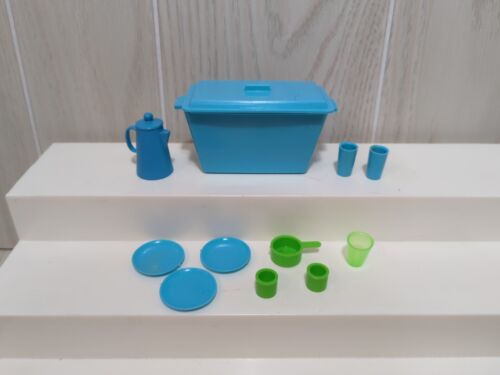 Vintage 1970 Barbie Country Living Home blau Kühler Picknickkorb Geschirr Set