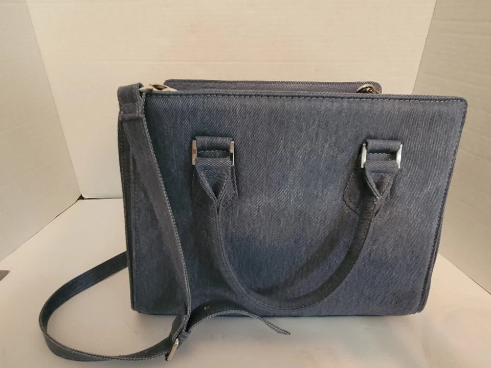 Bandolera acolchada azul denim hombro gruesa cadena plateada pedrería JustFab Foto 4 de 4