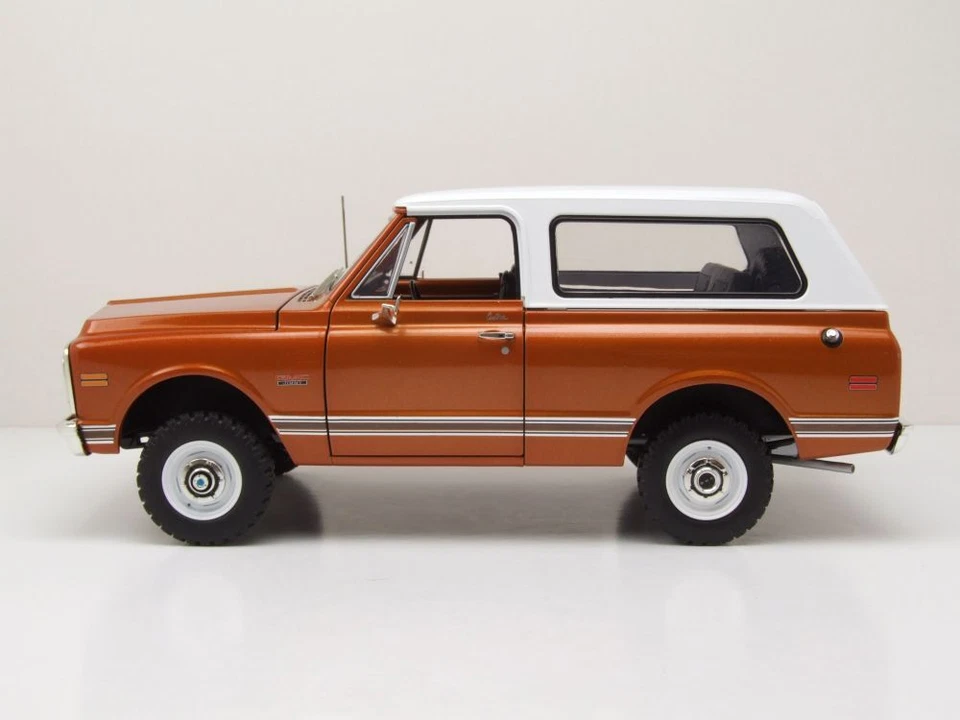 GMC JIMMY 1971 Modello Auto 1:18 Acme - Immagine 3 di 4