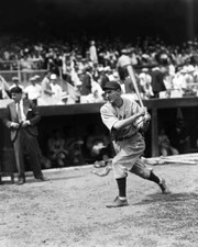 Elwood G English of the Chicago Cubs swinging a bat in 1929 Baseball Old Photo 1
