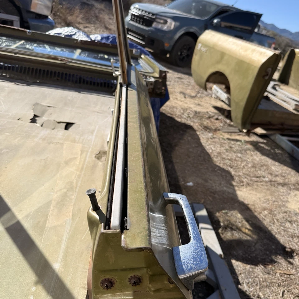 International Scout II 1971-1980 puerta lateral de pasajero (casi completa) Foto 4 de 4