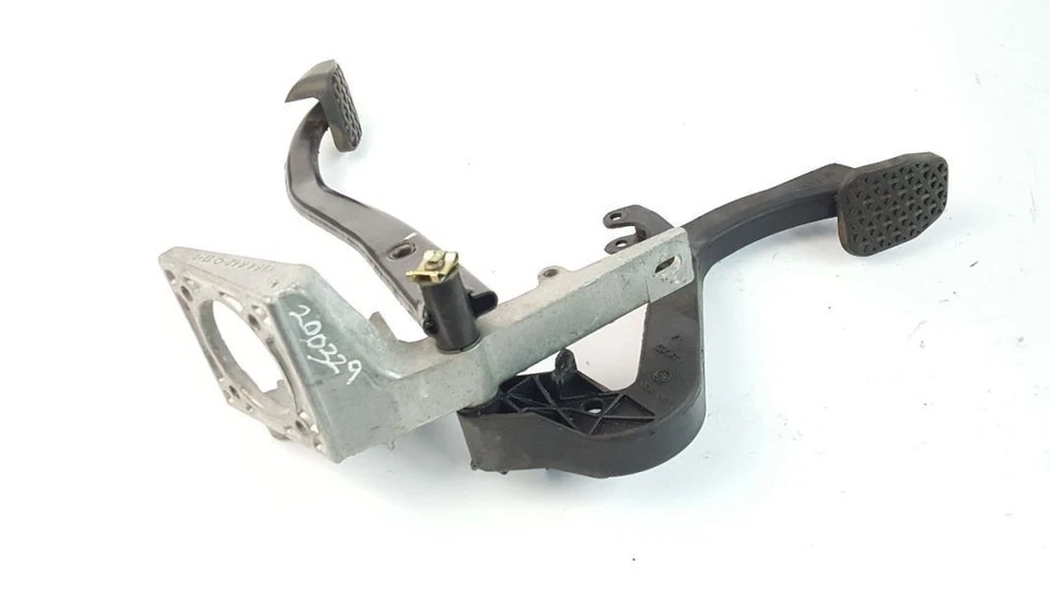 Embrague y pedal de freno OEM 1998 1999 2000 BMW Z3 Foto 2 de 4