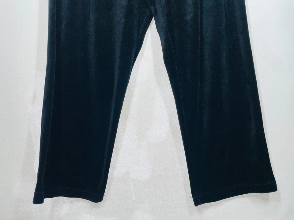 Pantalones elásticos Sag Harbor Petite Lounge para mujer negros talla grande imitación terciopelo de colección Foto 4 de 4