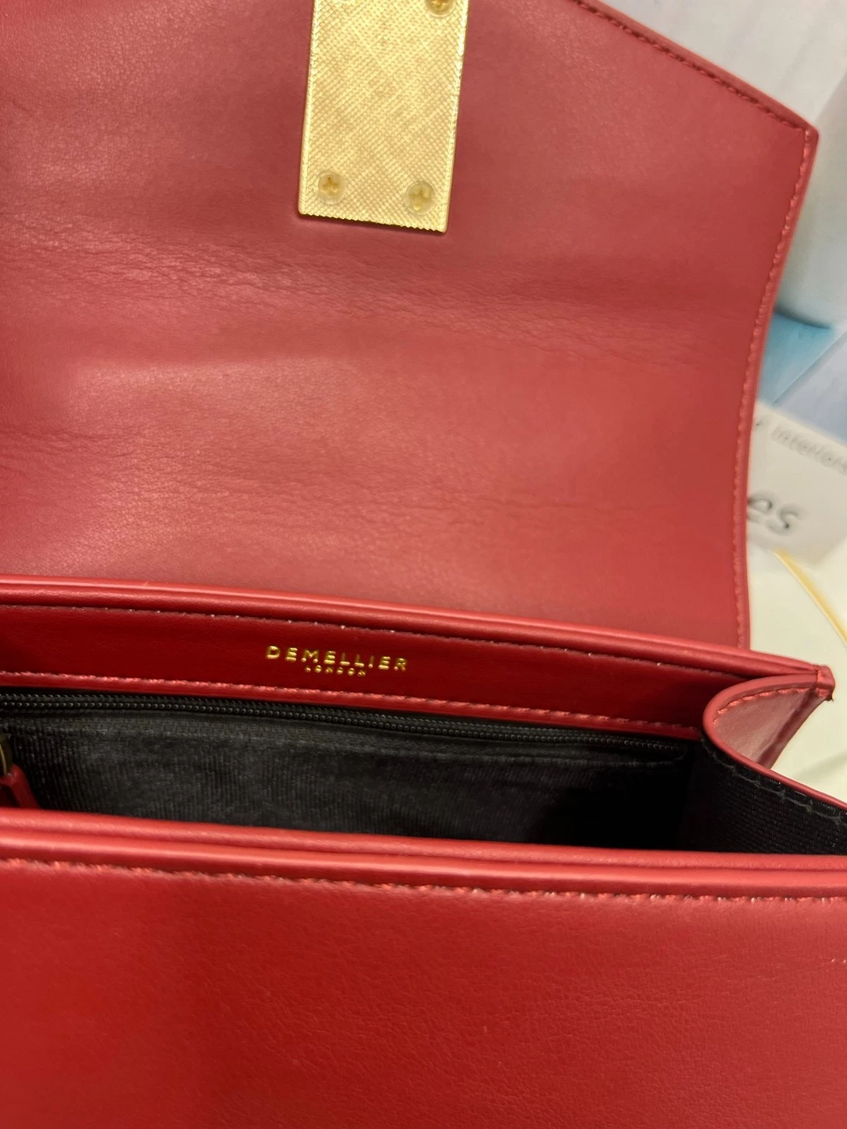 DeMellier Mini Borsa Rossa – Design Strutturato Elegante (18x9x12cm)