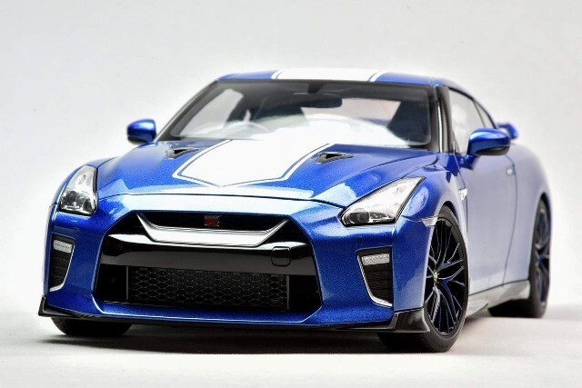 M83503 MOTORHELIX 1:18 Nissan GT-R R35 50th Anniversary One Gun