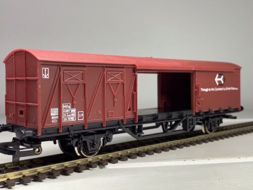 Hornby R738 OO Gauge BR 20 Ton HFS Anglo-Continental Ferry Van Brown - VNM Boxed - Picture 5 of 13