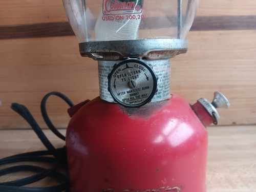 Vintage 1979 Coleman Model 200A Single Mantle Gas / Electric Night Lite Lantern - Picture 5 of 17