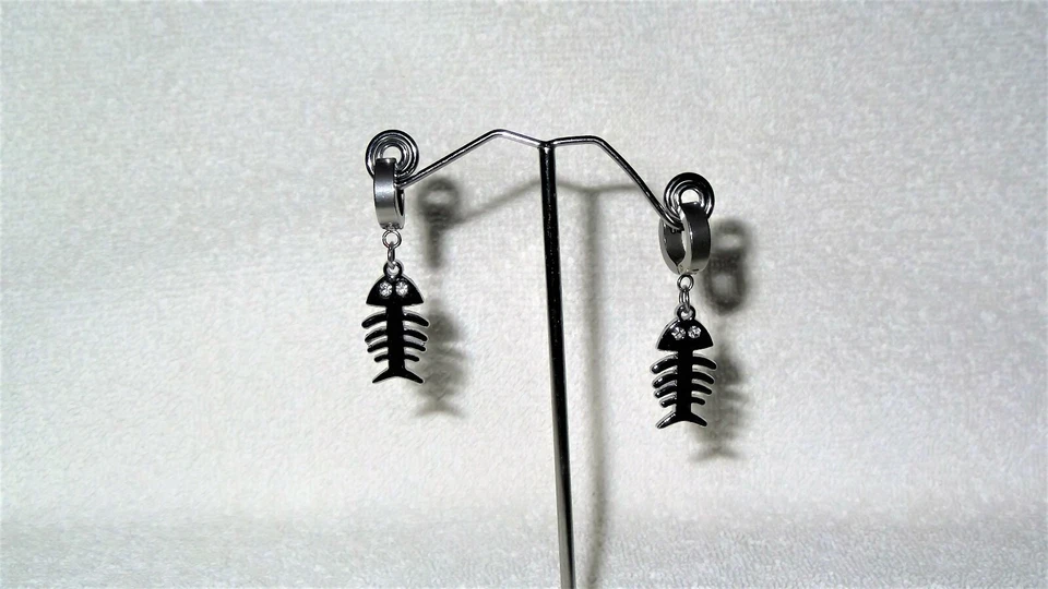 Fish Skeleton Bones Crystal Eyes Hoops Charm Pierced Dangle Earrings Jewelry - Изображение 2 из 3