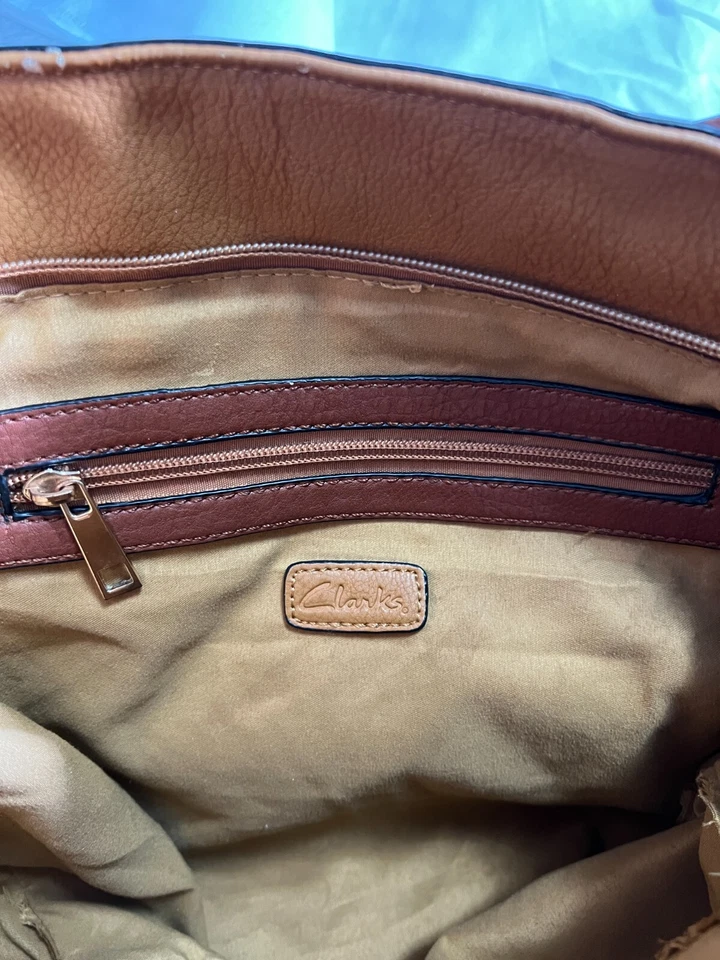 Clarks Vegan Leather Shoulder Tote Satchel Bag 2 Tone Brown 15x11x6 Pebbled READ - Image 4 of 4