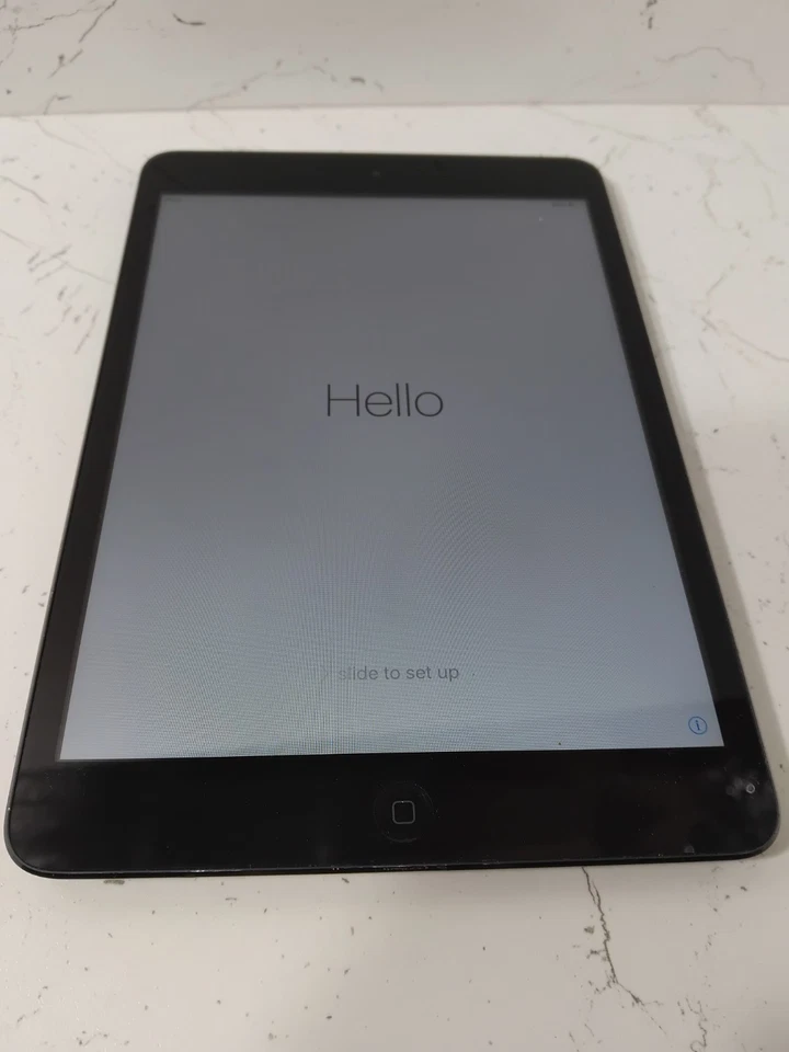Apple iPad 1st Gen. 32GB, Wi-Fi, 9.7in - Black - Image 4 of 4