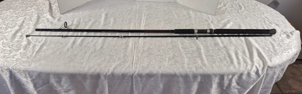 Caña de pescar Daiwa grafito viuda negra acción media pesada fundición BW27 9' Foto 2 de 4