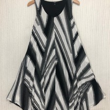 Simply Vera Vera Wang Geometric Abstract Handkerchief Hem Dress Black White Grey