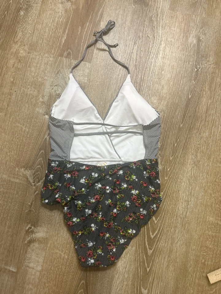 Traje de baño Becca para mujer grande negro blanco envolvente floral cuello en V Foto 2 de 4