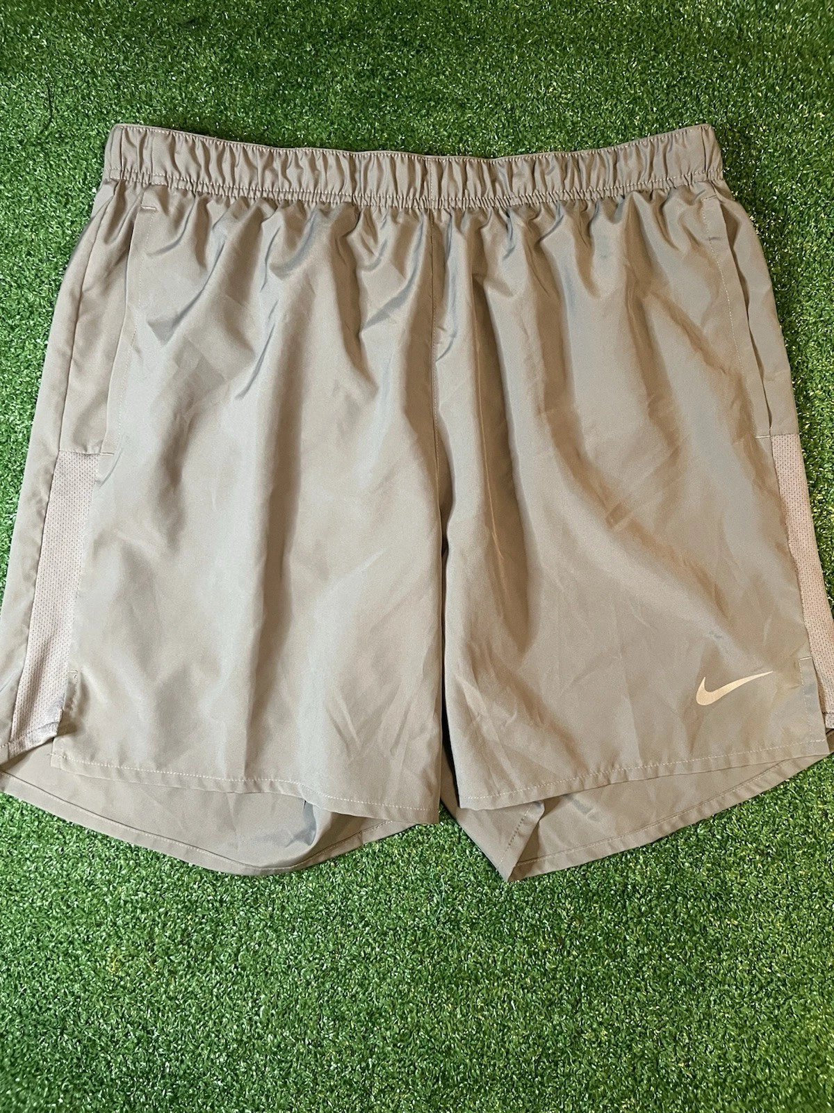 Nike Men's Dri-FIT Challenger 7" 2-in-1 Running Shorts - Grey DV9359