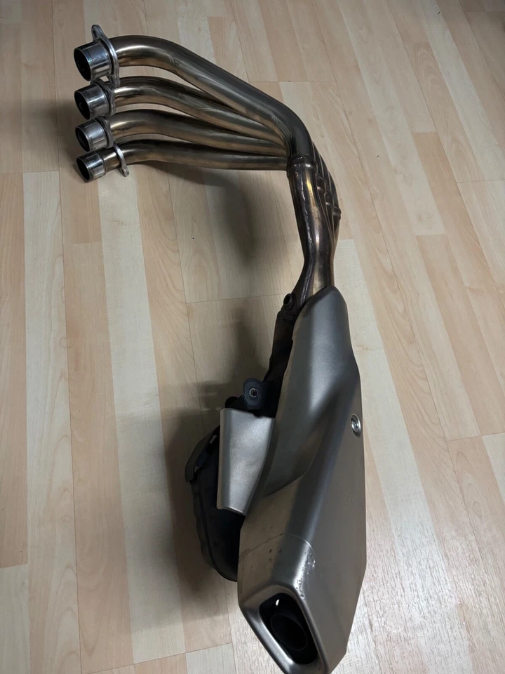 Honda Cbr 650 r Serienauspuff - Bild 2 von 3