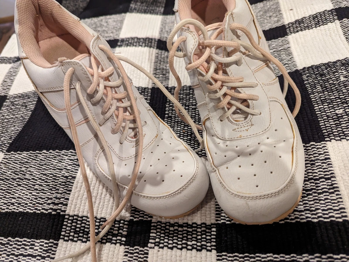 Frida Sneakers in Peach – The Quirky Naari