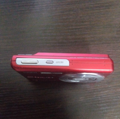 CASIO EXILIM EX-Z77 Compact Digital Camera 7.2MP 3x Zoom Red with