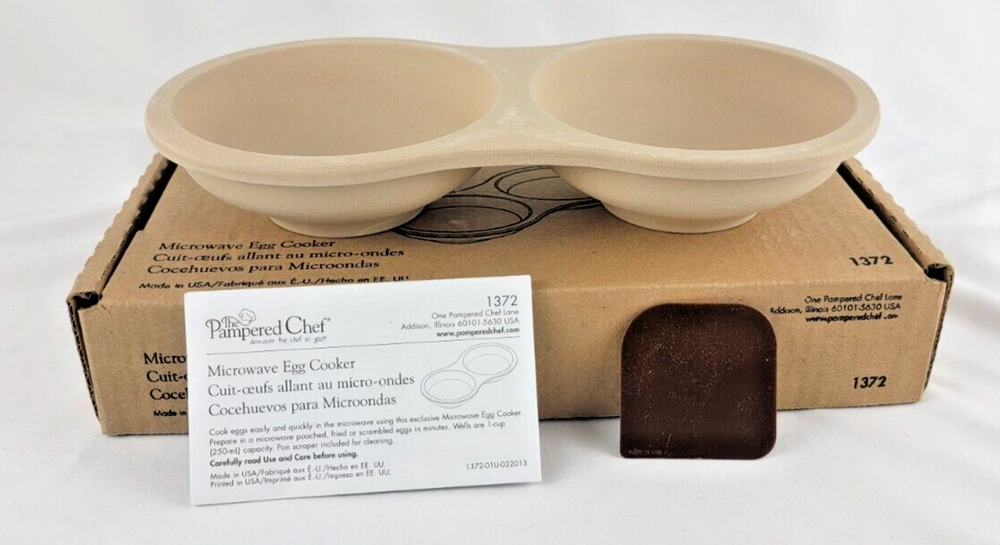 NEW Pampered Chef Microwave Egg Cooker With Manual &  Scraper #1372 USA