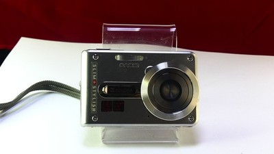 Casio Exilim EX-S100 Digitalkamera 3,2 MP Silber | Ultra Slim |  CCD | Top zust.