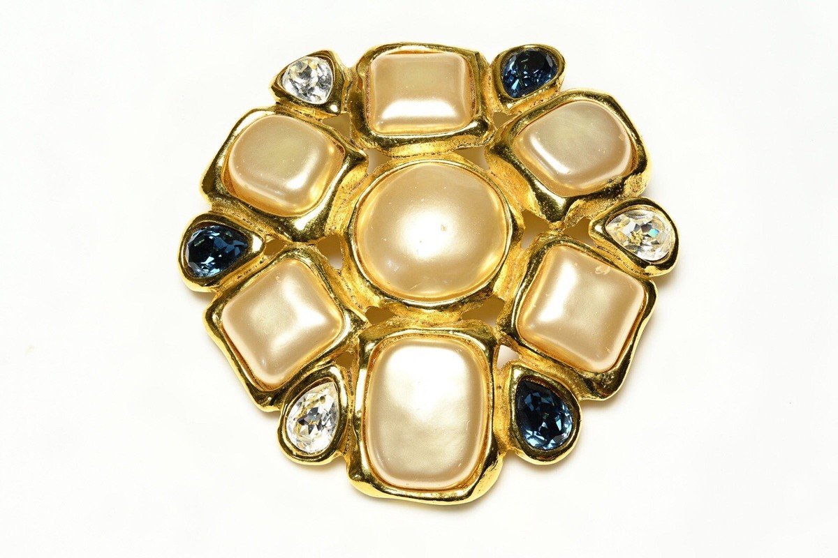 まるまる　CHANEL Vintage Chanel Collection 26 Pearl Blue Crystal Large Camellia