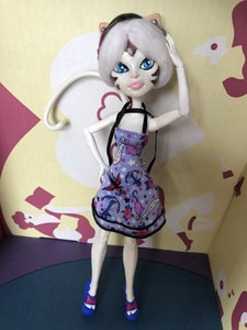 white cat monster high doll