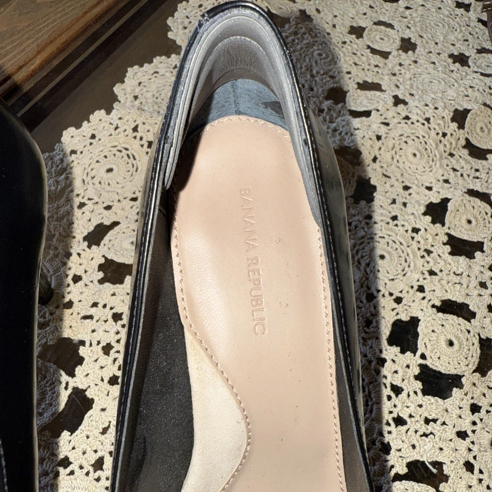 Banana Republic Talla 6.5 Tacones Negros Cuero Usado en Excelente Condición Stiletto Puntiagudos Borlas Foto 2 de 4