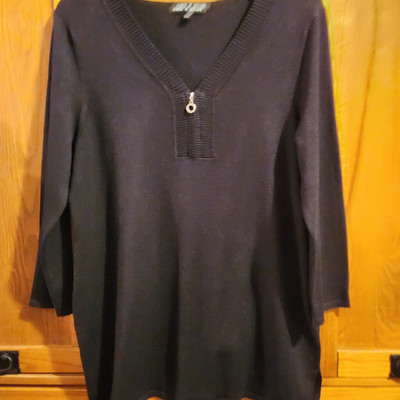 Cable & Gauge  Women's Black V-Neck Long-sleeve Sweater Size Large EUC